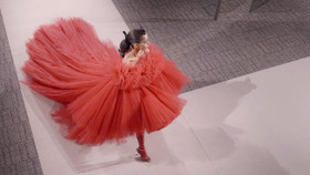 Giambattista Valli - Haute Couture Xuân/Hè 2022: Đương đại hòa cùng cổ điển