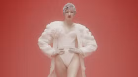 Ulyana Sergeenko - Haute Couture Spring Summer 2022: Lạc quan tươi trẻ