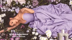 Ariana Grande ra mắt nước hoa “sạch” mang tên “God Is A Woman”