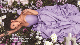 Ariana Grande ra mắt nước hoa “sạch” mang tên “God Is A Woman”