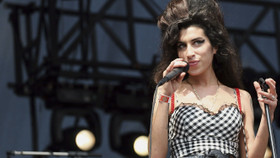 Bán đấu giá trang phục của cố nghệ sỹ Amy Winehouse