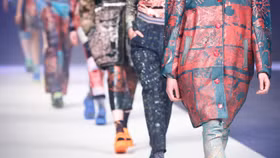 Tuần lễ thời trang London 2022 sẽ thay đổi như thế nào sau sự ra đi của Nữ hoàng Elizabeth II?