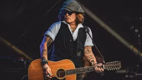 Dior tiếp tục gia hạn hợp đồng với Johnny Depp