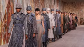 Dior Couture Thu Đông 2021: Tôn vinh tính chân thực của thời trang