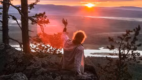 Người Phần Lan ngắm mặt trời lúc nửa đêm