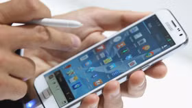 “Bắt chước” Apple, Samsung Group có kế hoạch ngừng cung cấp phụ kiện sạc đi kèm điện thoại