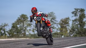 Ducati Monster SP phiên bản thể thao hơn, mạnh hơn của Monster