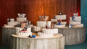 BST Thu Đông 2022 - Christian Louboutin: Đánh thức tình yêu nghệ thuật