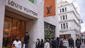 Louis Vuitton, Prada và Cartier liên minh dự án Aura Blockchain chống hàng giả