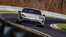 Porsche Taycan lập kỉ lục mới trên đường đua Nürburgring với phiên bản Turbo S