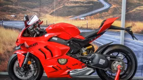 Ducati Panigale V4 trình làng tại Malaysia, giá hơn 762 triệu đồng