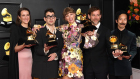 Taylor Swift thắng lớn với hàng loạt giải thưởng, sắp lấy giải “Nữ hoàng âm nhạc thập kỷ”