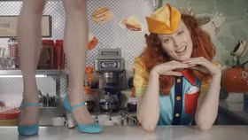 Resort 2022- Moschino: BST thời trang trình làng như MV ca nhạc