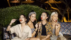 Tiên Nguyễn, Châu Bùi tại sự kiện ra mắt BST TB Summer Monogram ở Singapore