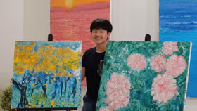 Báo Anh viết về ‘thần đồng hội họa’ Việt: Bán tranh vài tỷ đồng