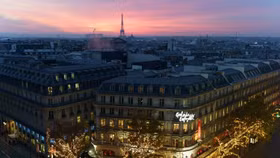 Sống trong không khí lễ hội dịp Noel ở Paris