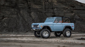 Ngắm xe cổ Ford Bronco 1973 được phục chế đẹp long lanh, giá đắt ngang siêu xe