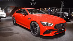 Mercedes-AMG GT 43 ra mắt tại Paris Motor Show 2018, so kè Porsche Panamera