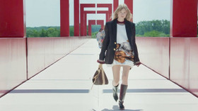 Louis Vuitton- Cruise 2022: Đắm chìm vào vũ trụ và thiên hà bao la