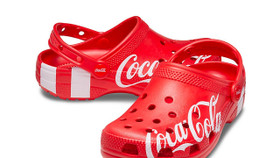 Coca Cola “bắt tay” cùng Crocs cho phiên bản giày giới hạn