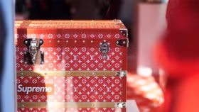 Supreme và Louis Vuitton được đồn đoán nối lại quan hệ đối tác trong dự án Thu / Đông 2022