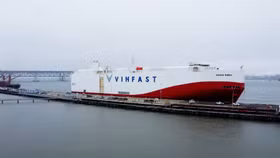 Lô xe VinFast đầu tiên cập cảng đúng thời điểm hãng xe này có giấy phép kinh doanh tại Mỹ