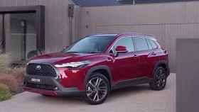 Đánh giá Toyota Corolla Cross Atmos Hybrid AWD 2023
