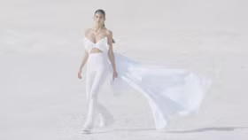 Jacquemus - Fall Winter 2022/2023: Bản giao hưởng trong sắc trắng