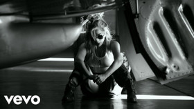 Lady Gaga xuất hiện cực ‘ngầu’ MV "Hold My Hand" - Top Gun: Maverick