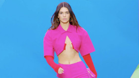 Kendall Jenner và Bella Hadid tái xuất trong show Jacquemus