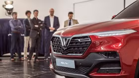 VinFast dừng kinh doanh xe ô tô chạy xăng trong năm nay