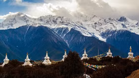 Du lịch Trung Quốc ngắm những ngọn núi tuyết hùng vĩ bậc nhất thế giới