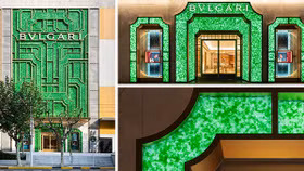 BVLGARI nhuộm màu flagship bằng hàng vạn chai thủy tinh