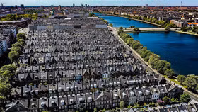 Những ngôi nhà đều tăm tắp như ruộng khoai