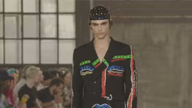 Moschino Xuân/Hè 2023 Menswear - Sống động cùng sắc màu sặc sỡ