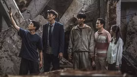 Movie “Hố Sụt Tử Thần” - Thông điệp sâu cay châm biếm xã hội Hàn Quốc