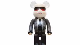 Medicom Toy giới thiệu thiết kế BE@RBRICK lấy cảm hứng từ NTK Karl Lagerfield