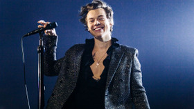 Harry Styles chính thức ra mắt thương hiệu làm đẹp Pleasing