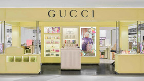 Gian hàng Gucci Beauty Crescent Mall gian hàng thứ 3 tại Việt Nam