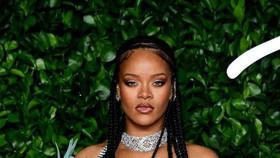 Ca sĩ Rihanna trở thành tỷ phú USD