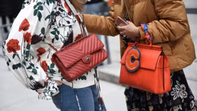 Cách phân biệt túi xách hàng hiệu thật và giả cho mùa mua sắm cuối năm