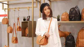 MCM "thả thính" những tín đồ thời trang bằng BST độc đáo