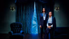 Siêu mẫu Naomi Campbell cùng mẹ xuất hiện trong BST Burberry