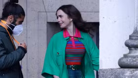 Emily In Paris mùa 2 - Cuộc sống chân thật hơn của cô nàng Emily tại Kinh đô thời trang