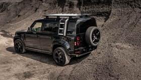 Valiance Tuxedo Black: Bộ Tuxedo cực ngầu cho "quý ông" Land Rover Defender