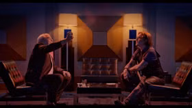 Johnny Depp tiếp tục làm người đại diện cho dòng nước hoa Eau Sauvage của Dior