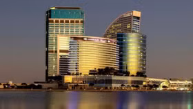 Crowne Plaza Dubai - Khách sạn 'thần tài' của đội tuyển Việt Nam