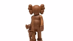 350 triệu VNĐ để sở hữu một mô hình KAWS bằng gỗ?