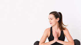 Tạm biệt căng thẳng chỉ với 15 phút yoga