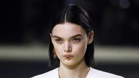 Xu hướng xỏ khuyên môi lên ngôi cho mùa mốt năm nay!